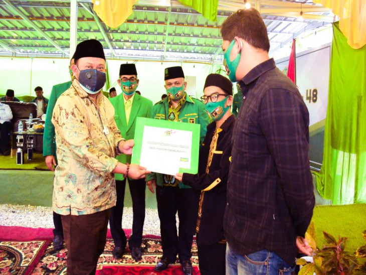 Hadiri Harlah PPP ke 48, Catur Sugeng Ingat Memory Bersama Alm. Azis Zaenal.