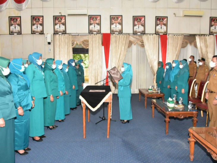 Ketua TP PKK Kampar Resmi Lantik Ketua TP PKK Kecamatan Se-Kabupaten Kampar.