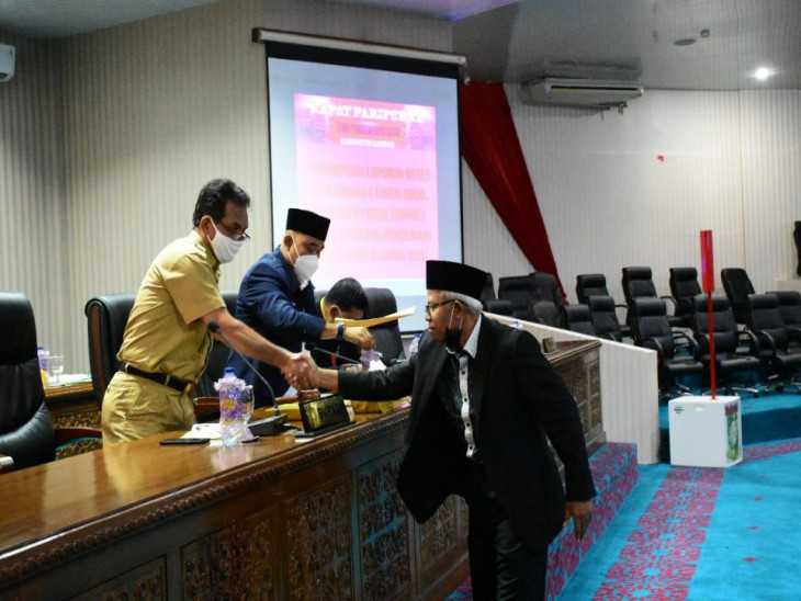 Bupati Kampar Hadiri Rapat Paripurna Penyampaian Hasil Reses Tahun 2020.