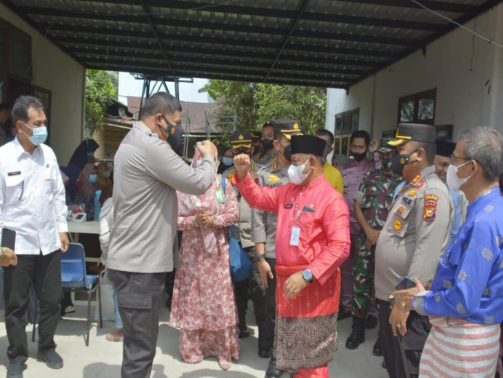 Bupati Kampar Lakukan Percepatan Pelaksanaan Vaksin bagi Usia Sekolah dan Lansia.