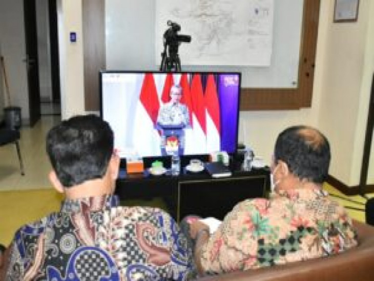 Bersama Asisten II, Seluruh Dirut BUMD Kampar Ikuti Bincang Stranas Pencegahan Korupsi.