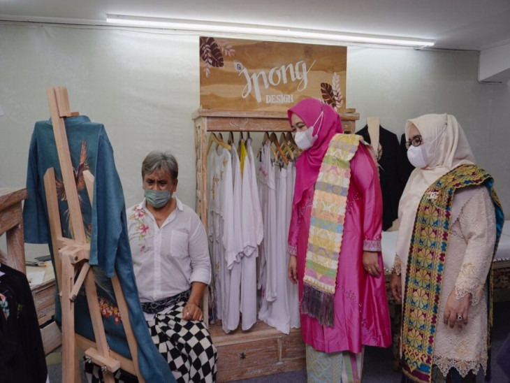 Pusat Kerajinan Indonesia, Pembina Dekranasda Kampar Kunjungi Pengrajin Bali.