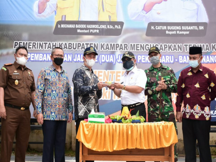 Bupati Kampar : Dengan Kelanjutan Pembangun Jalan dua Jalur Di Kecamatan Tambang Kita Berharap Dapat Meningkatkan Perekonomian Masyarakat