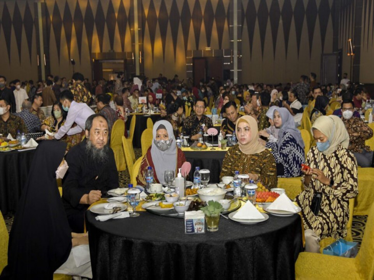 Hadiri HUT ke – 24 RS Awal Bros, Ketua TP – PKK Kampar Ny.Deswita ; Penting Sinergitas Rumah Sakit Turunkan Stunting.