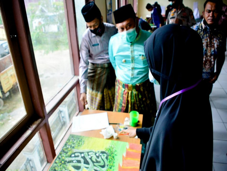 Lomba Kaligrafi Dalam Rangka Hari Jadi Kampar 71, Catur Sugeng Apresiasi Peserta.