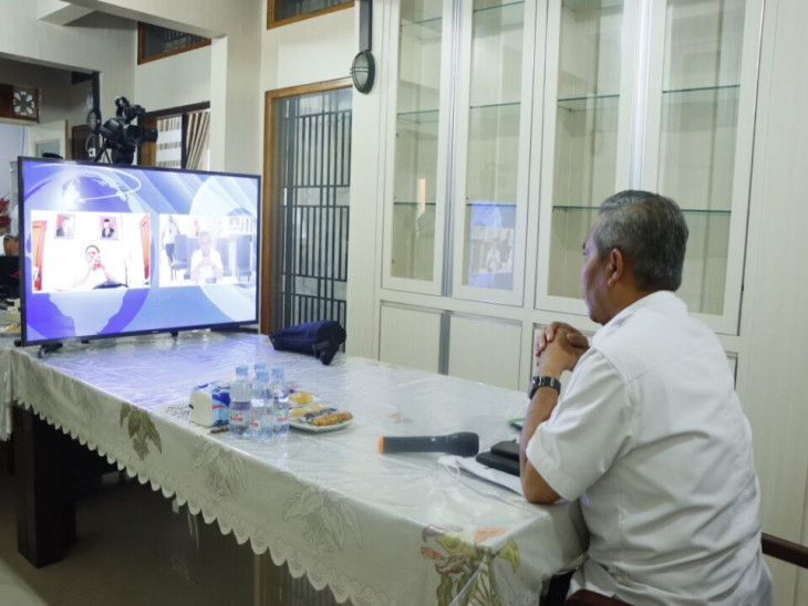 Evaluasi Pemantapan Pelaksanaan Fungsi Tugas dan Kewajiban Penjabat (PJ) Kepala Daerah, Pj Bupati Kampar mengikut Sosialisasi Zoom Meeting Dengan Mendagri.