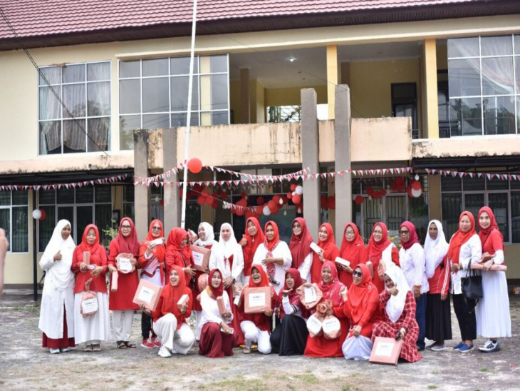 TP-PKK Kabupten Kampar Adakan Berbagai Macam Perlombaan Untuk Peringati HUT RI Ke-77