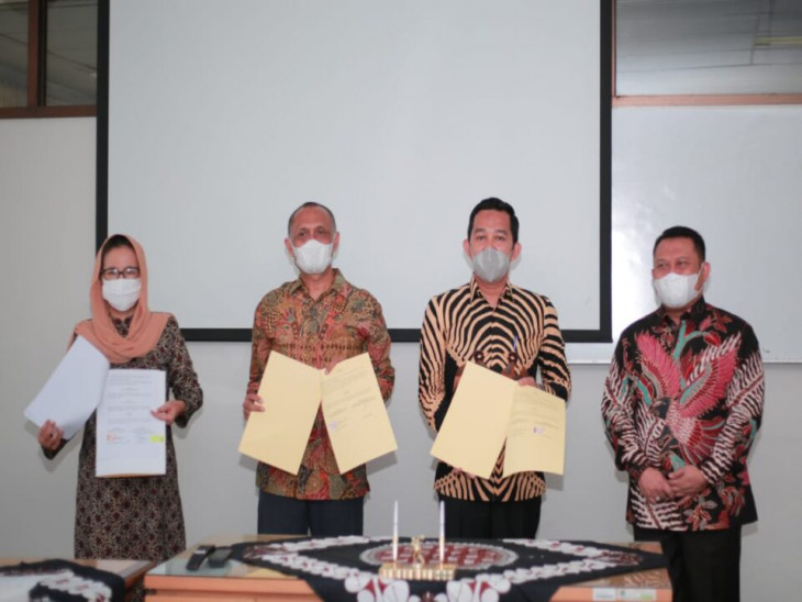 Bupati Saksikan Penandatanganan PKS Antara Pemkab Kampar Dengan UGM.