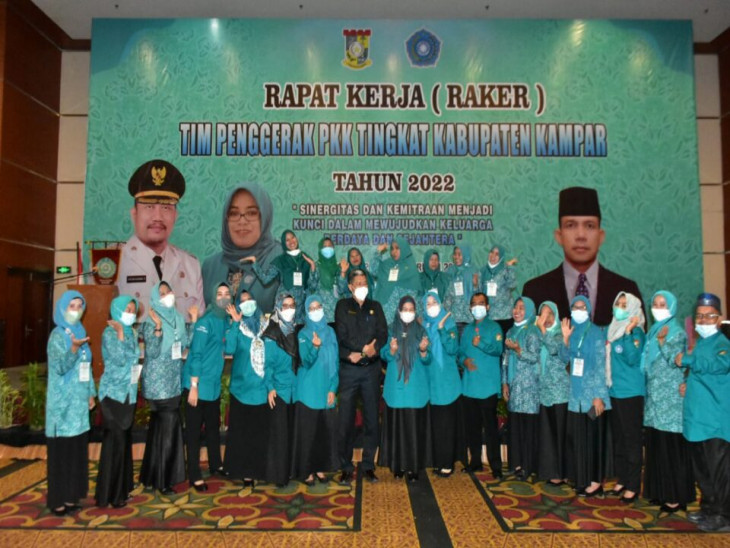 Raker PKK Resmi Di Tutup, Ketua TP PKK Kampar Minta Matangkangkan Program untuk Masyarakat.