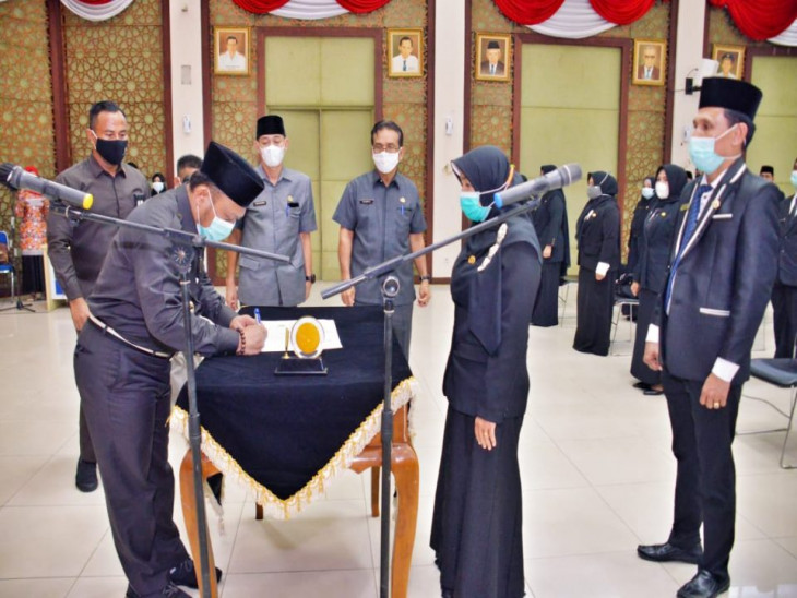 Bupati Kampar Lantik 43 Orang Kepala Puskesmas Dan Jabatan Fungsional Tertentu.