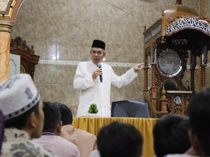 Bersama Ustadz Maruli Hasibuan Juara AKSI Indosiar, Pj Bupati Kampar Hadiri Tabliq Akbar di Teratak Rumbio Jaya.