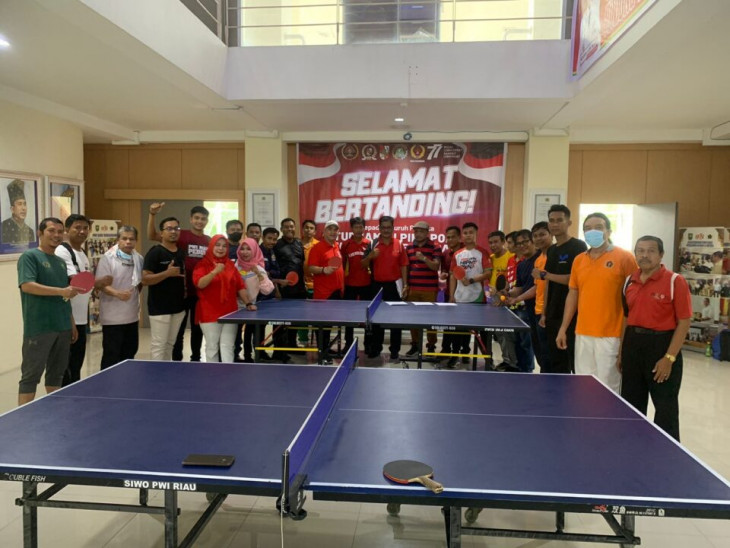 Kalahkan Mantan Juara Porwanas, Syawal dari Kampar Raih Juara III Turnamen Pingpong antar Wartawan se-Riau yang Ditaja PWI Pokja Pekanbaru