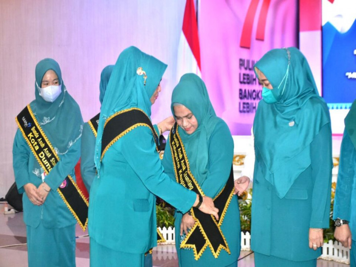 Deswita Kamsol Dikukuhkan Sebagai Bunda Asuh Anak Staunting Kabupaten Kampar.