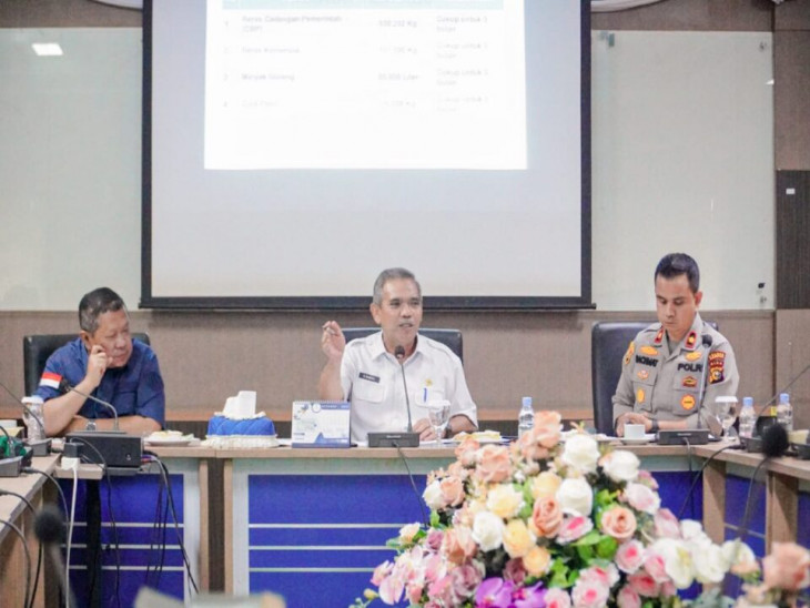 Stabilkan Ekonomi Daerah, Pj Bupati Kampar Pimpin Rakor Pengendalian Inflasi bersama OPD.