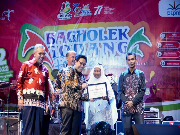Tutup Bagholek Godang Festival Kampar tahun 2022. Menteri Desa PDTT RI Halim Iskandar Puji Kampar Negeri Beradat dan Agamis.