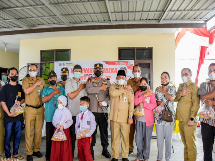 Bersama Kapolres, Sekda Kampar Tinjau Vaksinasi Dosis Tiga di Polsek Tapung.
