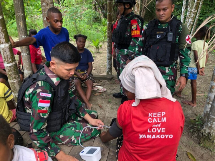 Dengarkan Keluhan Masyarakat, Satgas Pamtas Yonif 132/BS Adakan Layanan Kesehatan Keliling