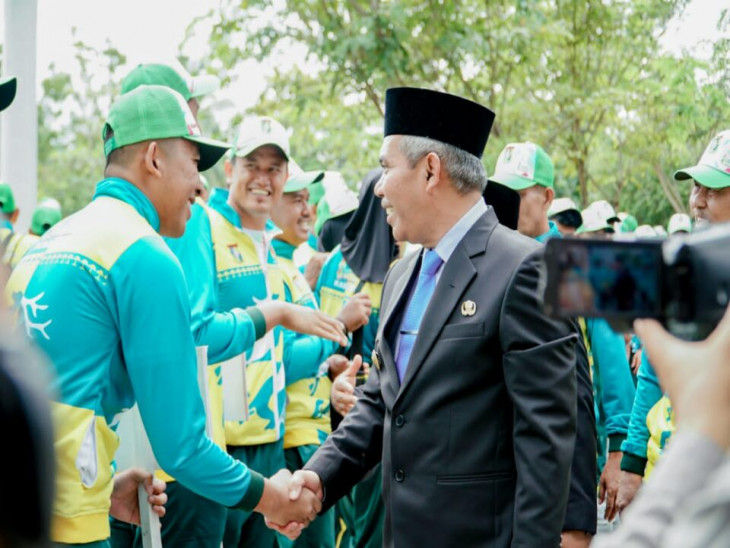 Pj Bupati Kampar Bersama Sekda Kampar Lepas Kontingen Atlet Kampar yang mengikuti Porprov X di Kuansing,