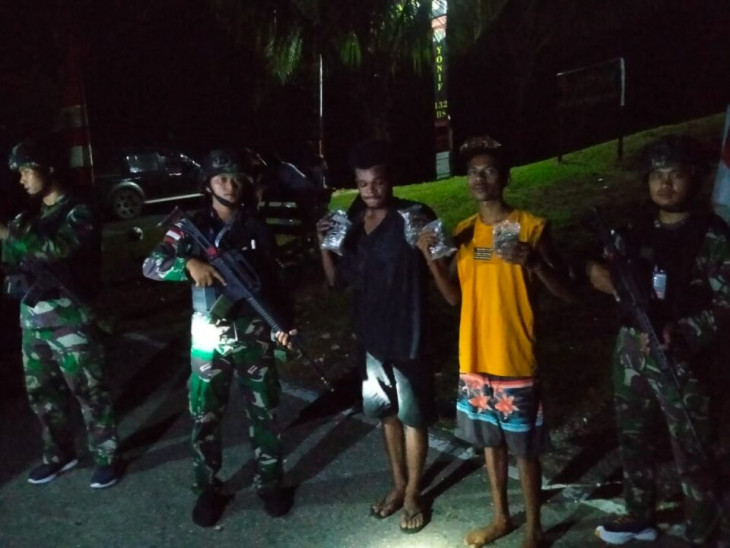 Satgas Pamtas Yonif 132/BS Kembali Amankan Pemuda Pembawa Ganja Di Perbatasan RI-PNG.