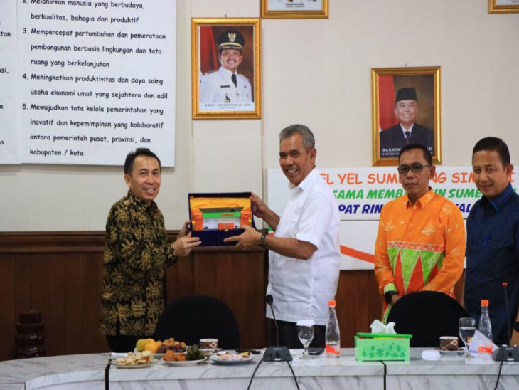 Terbaik Pengelolaan Mall Pelayanan Publik Pj Bupati Kampar Lakukan Kunker Ke MPP Sumedang Jawa Barat.