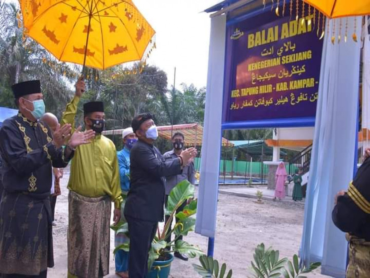 Resmikan Balai Adat Kenegarian Sekijang, Bupati Komit Terhadap Pembangunan dan Pelestarian Adat