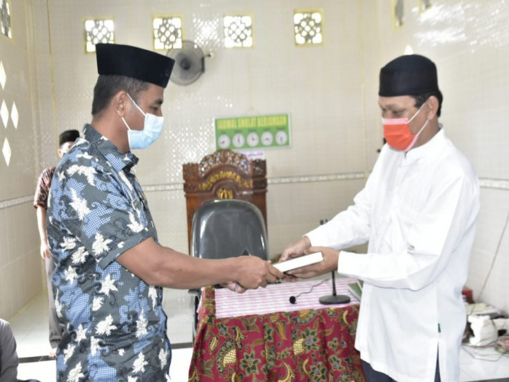 Masjid Darul Huda Pulau Jambu Terima Bantuan Dana Sebesar Rp 30 juta