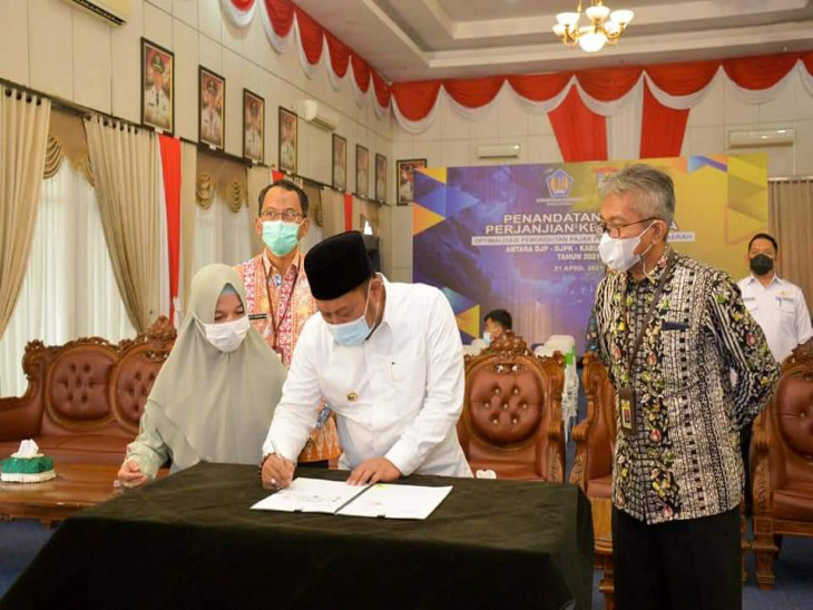 Perjanjian Kerjasama Pengoptimalisasi Perpajakan diikuti Bupati Kampar Via Video Conference 