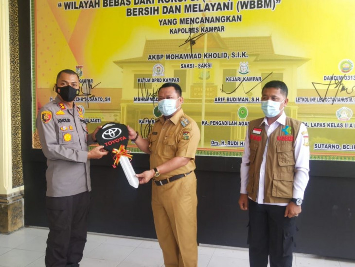  Tingkatkan Fungsi Layanan Kesehatan, Pemda Serahkan Ambulance Ke Polres Kampar