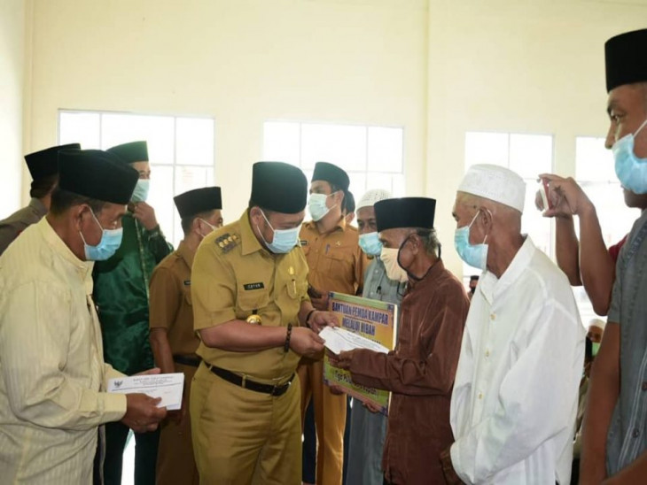 Sholat Dzuhur Berjamaah, Bupati Kampar Ingatkan Waspada Covid-19