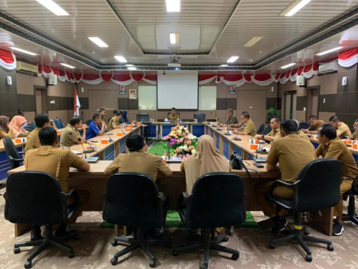 Susun laporan Triwulan II Pj Bupati Kampar, Asisten I Ahmad Yuzar Gelar Rapat bersama Perangkat Daerah.