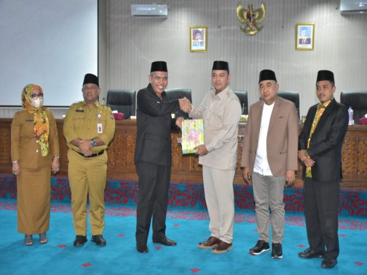 Pj Bupati Kampar Sampaikan Nota Keuangan APBD Tahun 2023 dan dua Ranperda Tahun 2022.