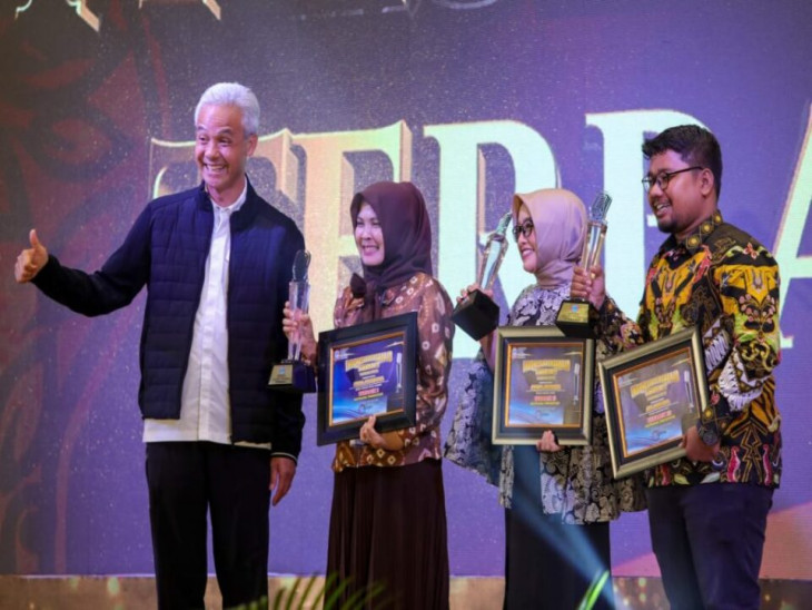 Radio Swara Kampar Raih Penghargaan Terbaik III Nasional.