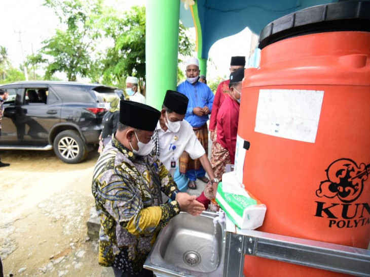 Sekda Kampar Puji Penerapan Protokol Kesehatan Masyarakat Desa Simalinyang