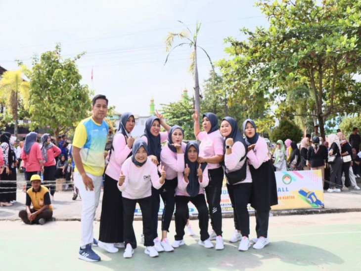 Volly Ball Meriahkan HUT DWP Kampar, DWP UP Diskominfo Kampar Melaju ke Babak Semi Final Setelah Kalahkan DWP UP DPPKBP3A.