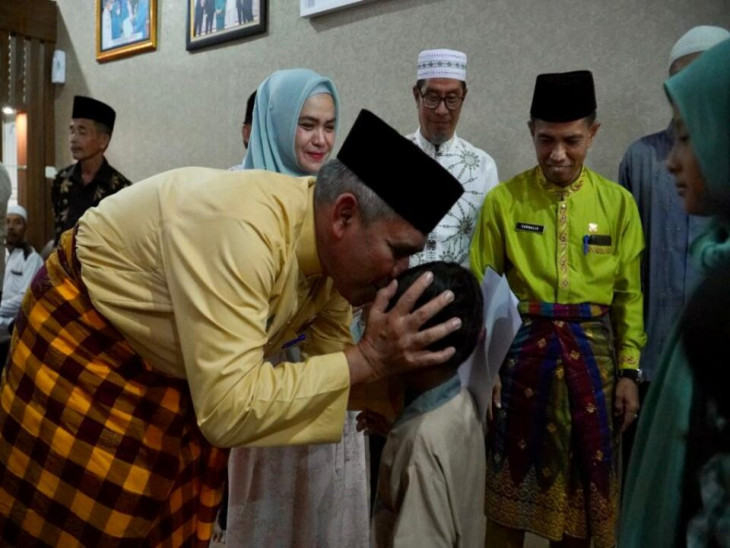 Diawali dengan Yasinan Bersama 10 Muharam, Pj Bupati Kampar Santuni Anak Yatim Pandopo dan Sekitarnya.