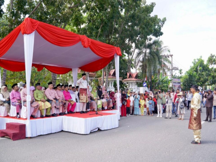 Lepas Pawai Budaya Bagholek Godang ; Kamsol : Angkat Kembali, lestarikan Adat Istiadat dan Budaya Kampar.