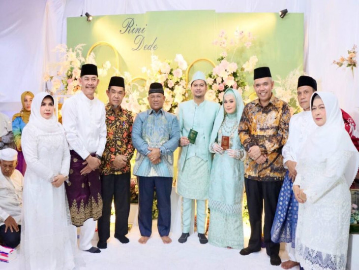 Pj Bupati Kampar dan Sekda Kampar jadi Saksi Pernikahan dr. Edriani Fitri dan Andreaz Mahesa.