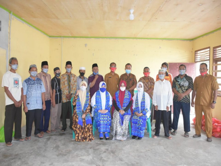 Enam Kecamatan terima Bantuan Alat Pemakaman dari BKMT Kampar