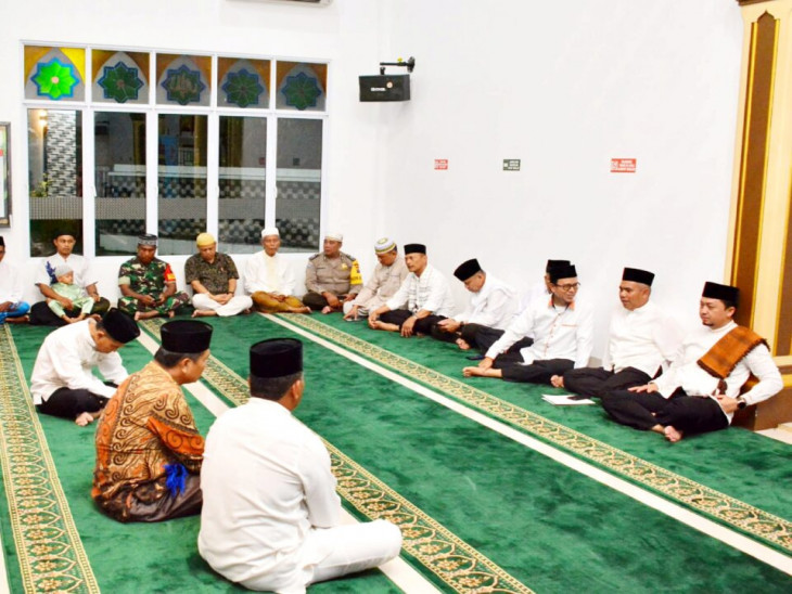 Bersama Anggota DPR RI, Dr Kamsol Kembali Hadiri Tablik Akbar Peringatan Maulid Nabi Muhammad SAW di Padang Mutung.