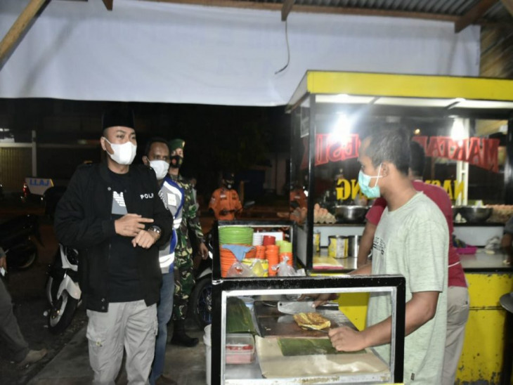 Kapolres Kampar Pimpin Tim Satgas Covid-19 Operasi Yustisi di Malam Hari, Terapkan Protkes dan Cegah Kerumunan