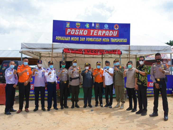 Sekda Kampar Tinjau Posko Terpadu Lalu Lintas Perbatasan Sumbar Riau