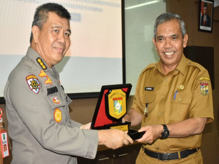 Pj Bupati Kampar Sambut Tim Satgas Saber Pungli Riau, Tim Supervisi Uji Petik di Tiga Instansi Pelayanan Kampar.