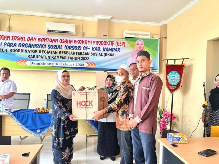Ketua K3S Kampar Buka Bimbingan Sosial Sekaligus Serahkan Bantuan UEP Kepada Orsos Kampar.