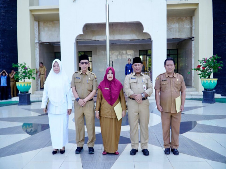 Apel Senin Pagi, Sekda Kampar Serahkan SK Kenaikan Pangkat ASN Kampar sebanyak 818 Orang.