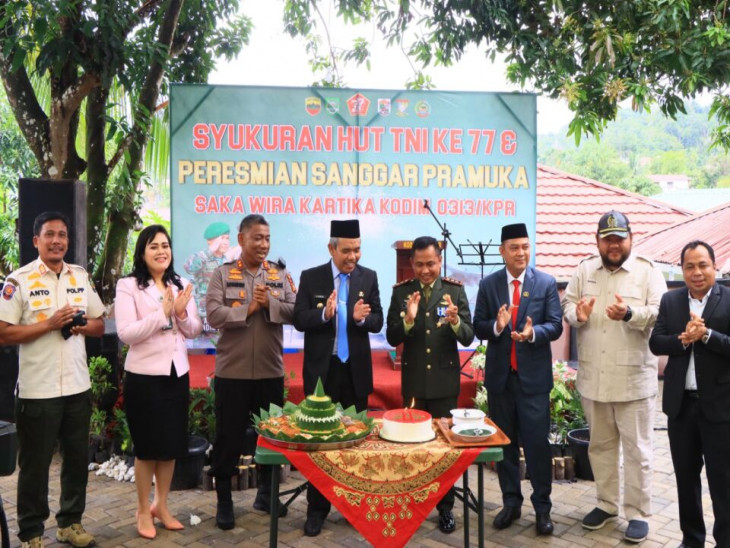 Setelah Upacara HUT TNI Ke-77, Pj. Bupati Kampar Menghadiri Peresmian Sanggar Pramuka Saka Wira Kartika di Makodim 0313/KPR