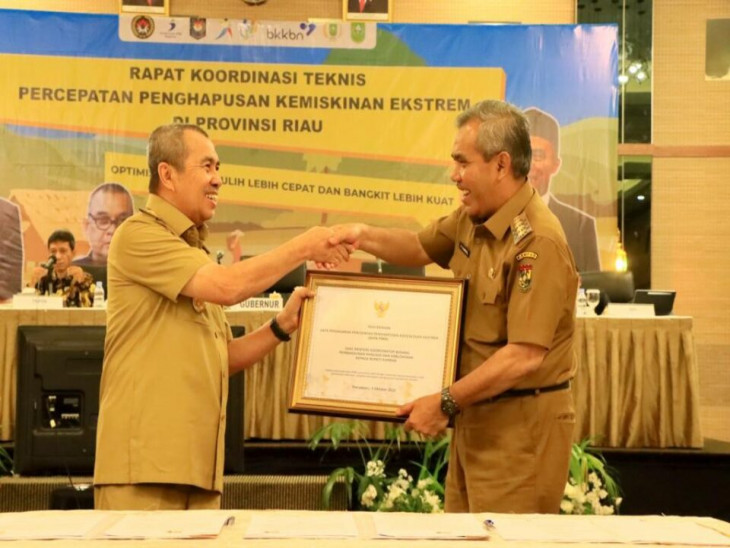 Terima Data Miskin Ekstrem P3KE dari Kementerian PMK, Pj Bupati Kampar : Perlu Komitmen, Sinergitas dan regulasi Pusat dan Daerah Entaskan Kemiskinan Ekstrem.