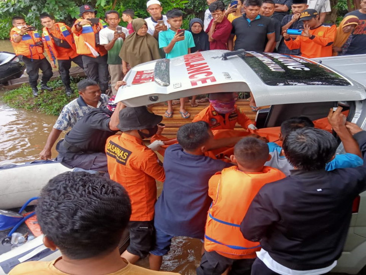 Dua dari Tiga Korban Tenggelam ditemukan Tewas oleh Tim Gabungan Kampar – Sumbar