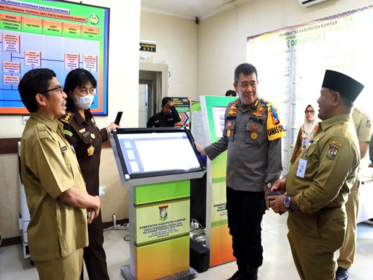 Tim Saber Pungli Provinsi Riau Tinjau Sejumlah Kantor Pelayanan Masyarakat Kampar.