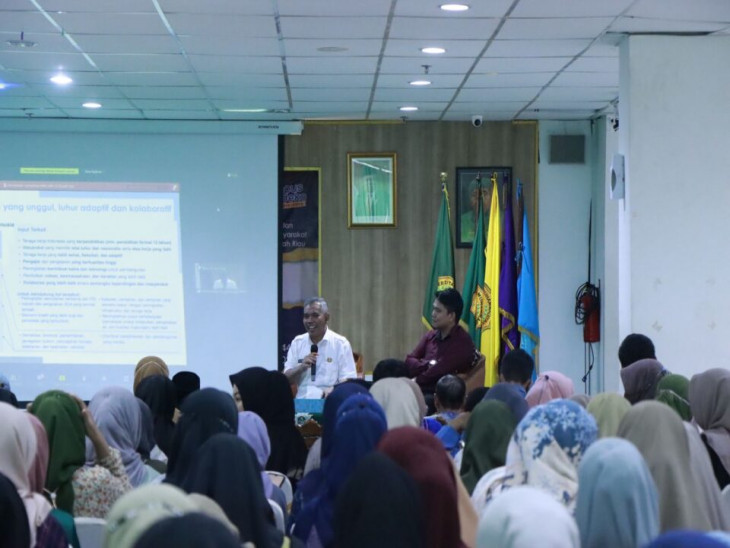 Menjadi Narasumber Pembekalan KKN UMRI Pekanbaru, Pj. Bupati Kampar : Mahasiswa mempunyai Peran Dalam Mewujudkan Desa Sejahtera.