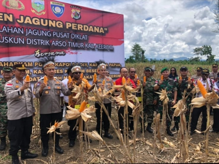 Satgas Pamtas RI-PNG Yonif 132/Bima Sakti Meresmikan Food Estate Di Kab. Keerom